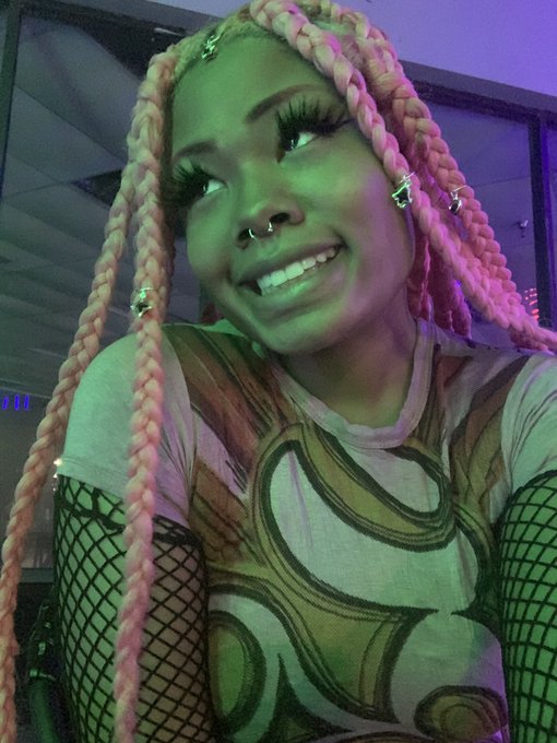 I was so cute this night https://t.co/zxXQZKYRhL