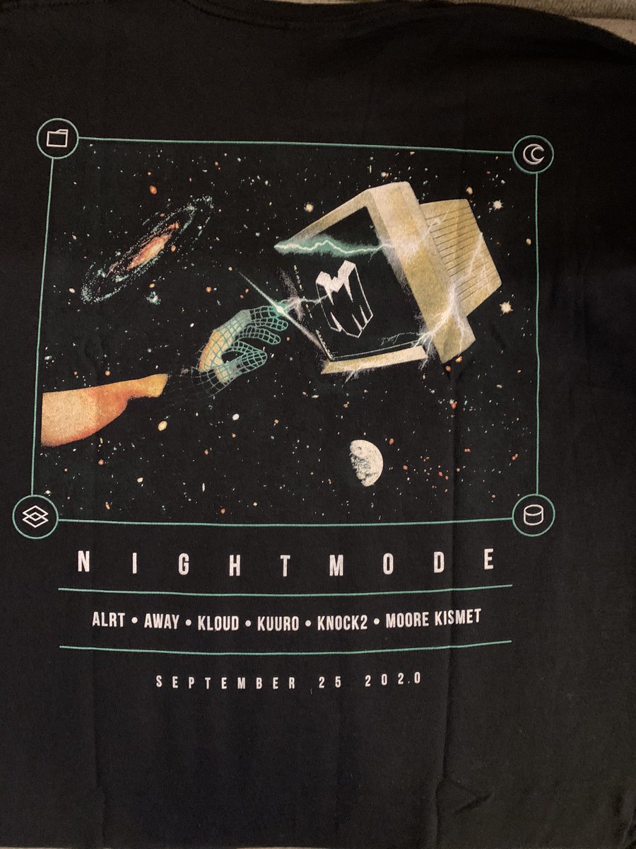 Gameler42's tweet photo. Shirt looks even better in person!! Thanks @JERICHO !! #insomniac #nightmode https://t.co/uXJS5j0L6e