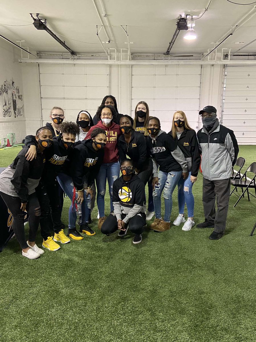 DesJack1's tweet image. The world we live in teaches us to brag about doing it on your own but I’m nothing but a product of my environment. 🤲🏽🐺💛#AGTG #itsOfficial #Momentum #RamblerUp  @RamblersWBB @TractionAp @SniderAthletics @Dre_Muhammad