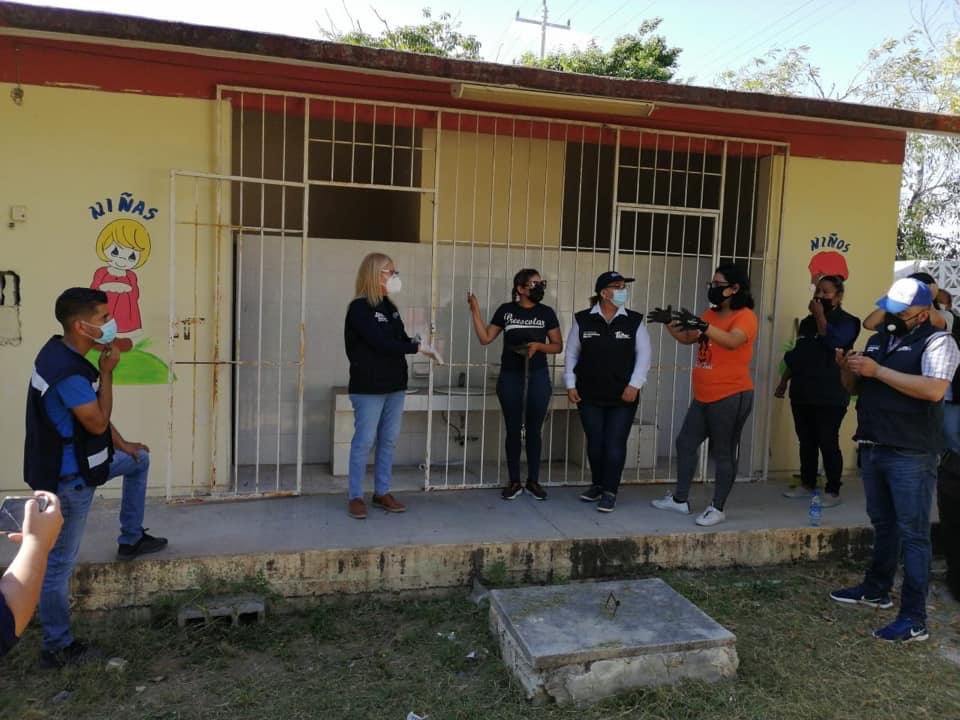 JuanitaShzMx's tweet photo. La tarde de ayer realizamos acciones de limpieza y restauración en el jardín de niños Guadalupe Victoria, ubicado en la colonia #Rodhe.
Gracias al personal docente, padres de familias y al personal del #GobTam por participar en estos trabajos. #TuConfianzaEsMiCompromiso https://t.co/yNiCq0zTQt