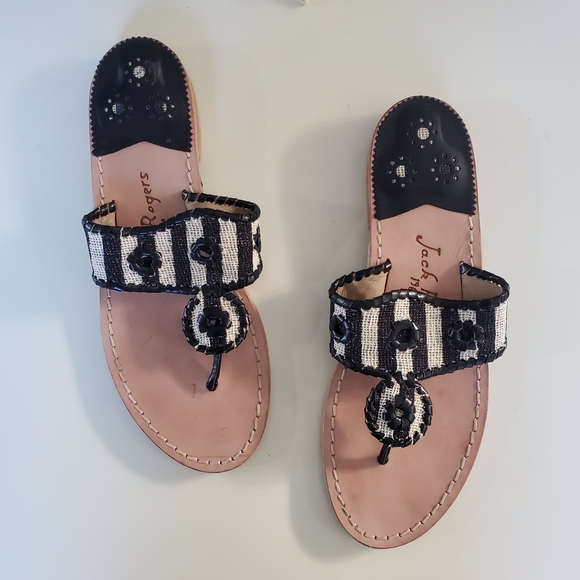 MicaelaCain2's tweet photo. So good I had to share! Check out all the items I'm loving on @Poshmarkapp #poshmark #fashion #style #shopmycloset #bananarepublic #forever21 #jackrogers: https://t.co/3475koTsom https://t.co/C58bhGzasm