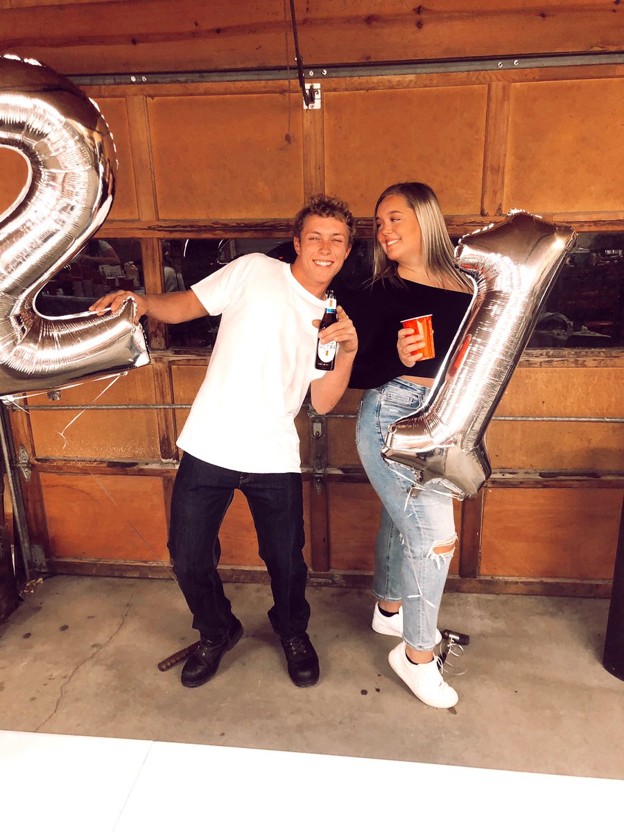 kennedy_ault's tweet photo. the twins have finally joined the 21 club 🥳😈

...peep our balloon weight https://t.co/GAoMymz2Bv