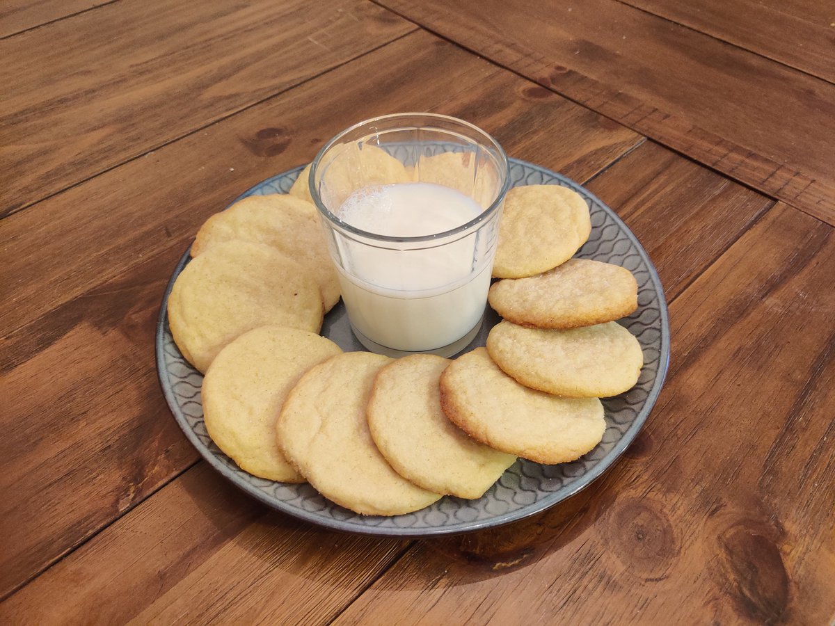 TheRealSnackD's tweet photo. SnackDaddie coming in with the gluten free sugar cookies for winter? You know it. https://t.co/tTbEinGm0a