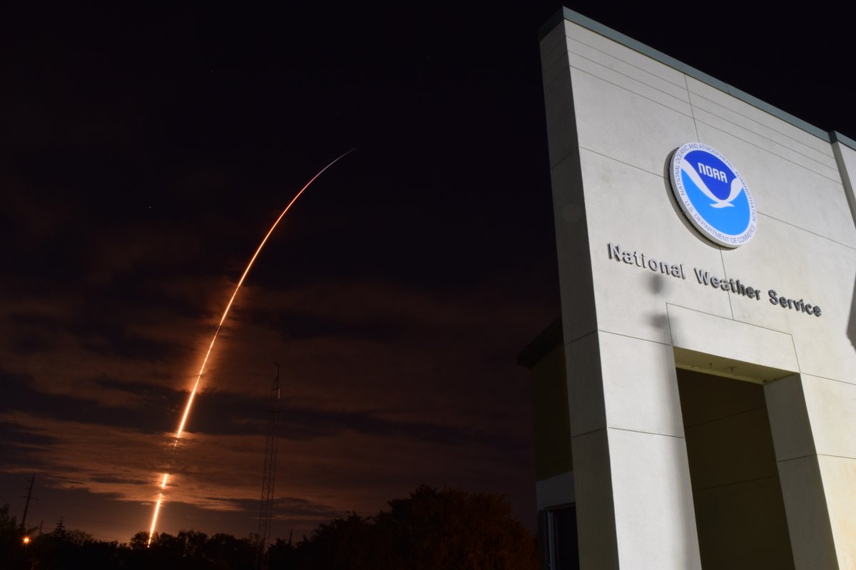 NWSMelbourne's tweet photo. View of @spacex Crew 1 Dragon launch to the @iss from our office in #Melbourne. @NWS @NASA #flwx #rocket #space #SpaceCoast  #Florida https://t.co/MaT2LMAhoM