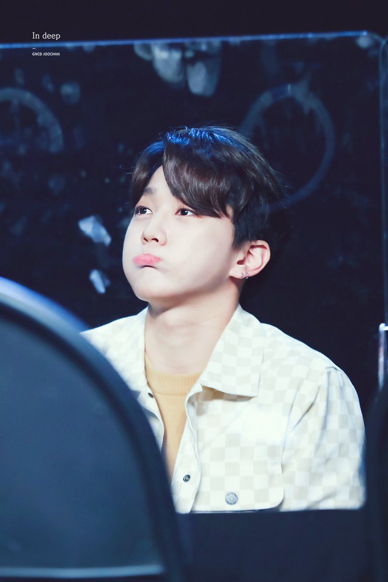 joochan pouting a small thread;