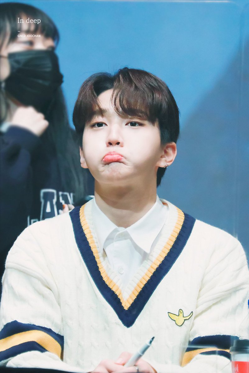 joochan pouting a small thread;