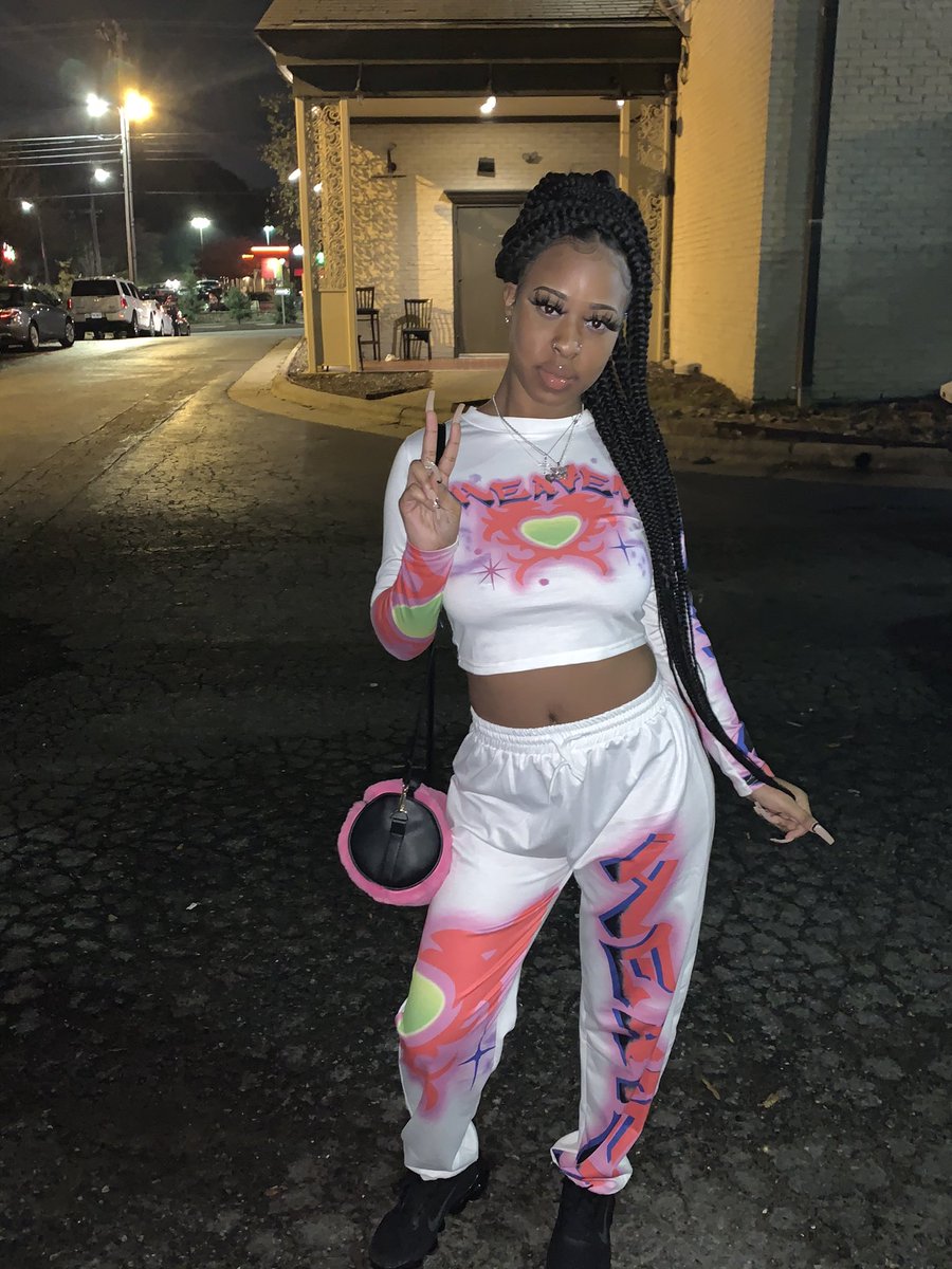 nya2you's tweet photo. he fwm he lucky🧞‍♀️ https://t.co/kw6AwxKfZd
