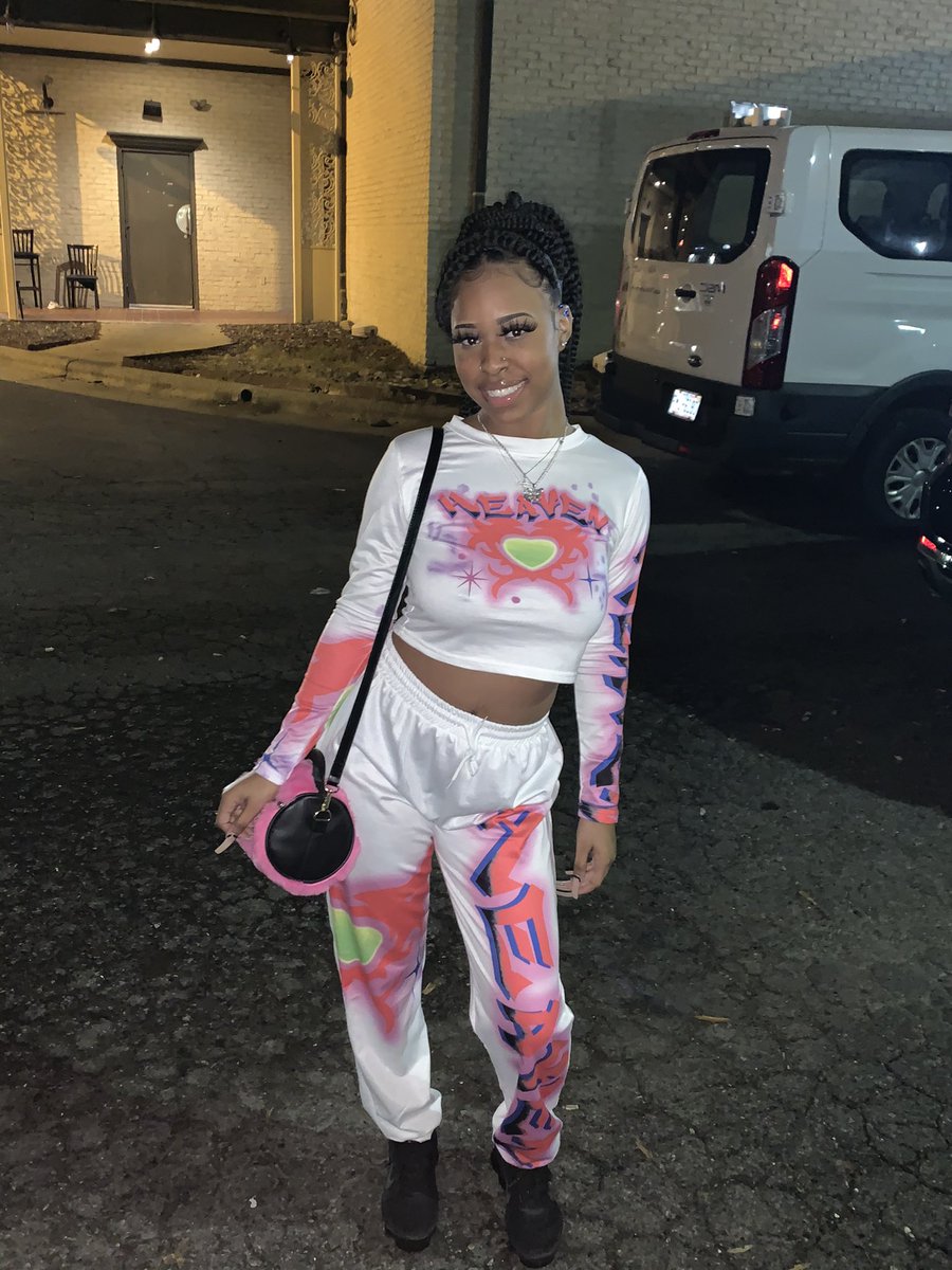 nya2you's tweet photo. he fwm he lucky🧞‍♀️ https://t.co/kw6AwxKfZd
