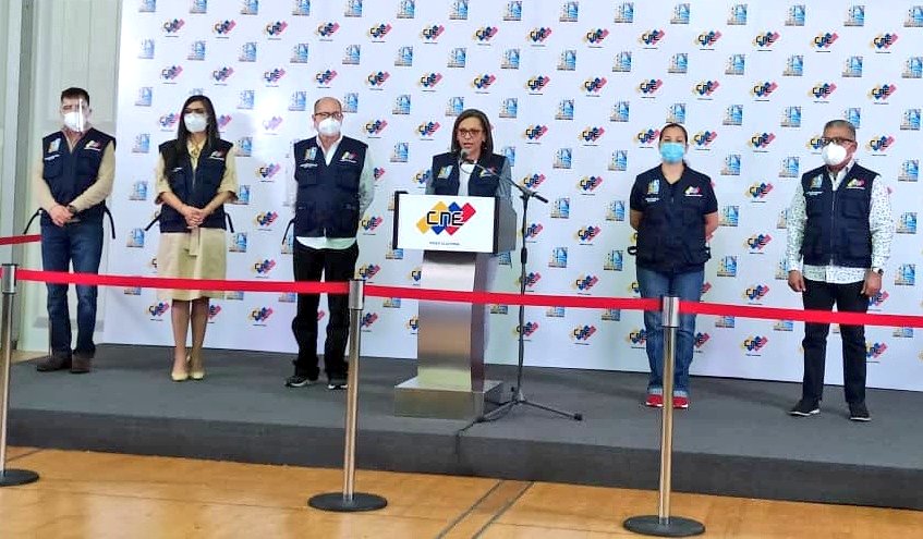 cneesvzla's tweet photo. Presidenta del @ve_cne, Indira Alfonzo:

“Queremos recordar que la Feria Electoral se mantiene de forma permanente. Todos los estados tendrán dispuestas máquinas de votación para que sigamos haciendo el ejercicio”.

CNE #TiempoDeElegir #15Nov https://t.co/De8Fip6CLJ