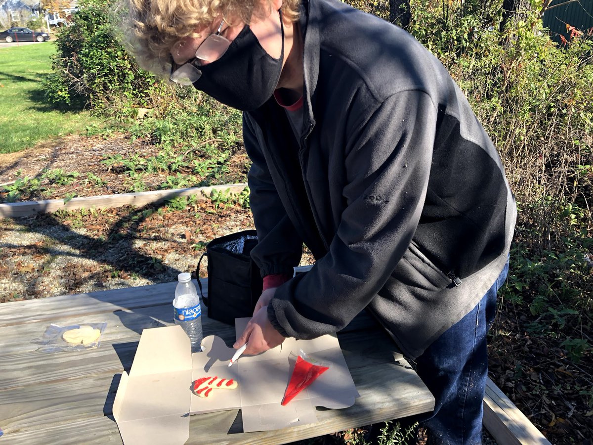 BlackRiverTrain's tweet photo. New for 2020, guests on our North Pole Express will receive a family gift bag, including a cookie decorating kit! Some of our volunteers recently took a break from their hard work on the railroad to try out some samples! https://t.co/4A2BgPLZLP