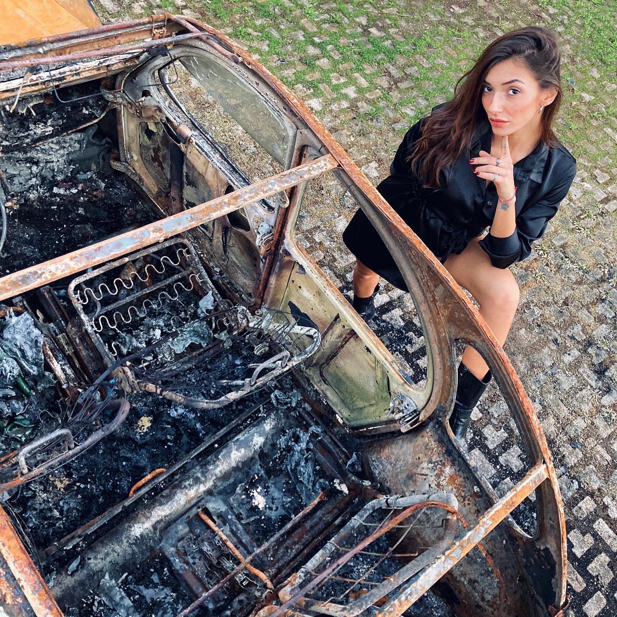 valetarsitano's tweet photo. Non è Mai Finita ...
Non Vi è Cenere che non Sogni Ancora le carezze del Fuoco 🔥❗️

#buonaseratacosì https://t.co/tsqLzrQQbM