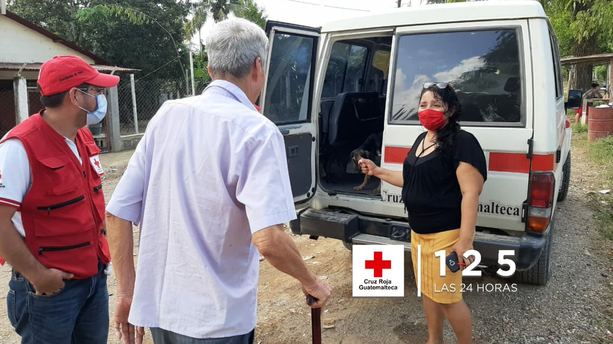 CruzRojaGT_'s tweet photo. #OperacionETA 🚨
Durante las inundaciones que se registraron en Quinelitos en Puerto Barrios, Izabal, #CruzRojaGT localiza a un perro que se encontraba extraviado y había sido arrastrado por la corriente varios kilómetros, es llevado con sus dueños. https://t.co/BIxoocC2CG