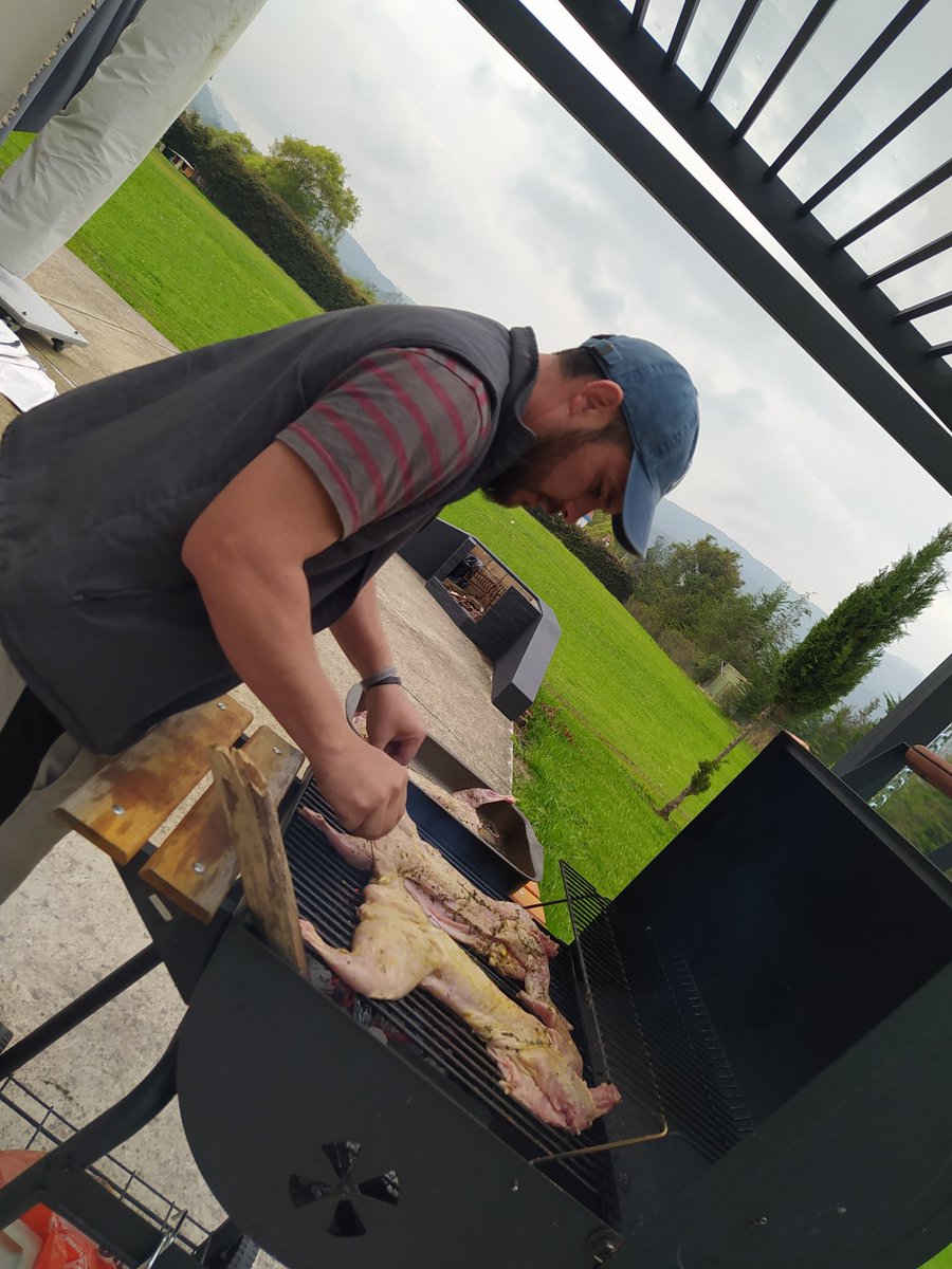 1979george's tweet photo. Conejo #estilacho a la parrilla https://t.co/LmqXYUeCg9