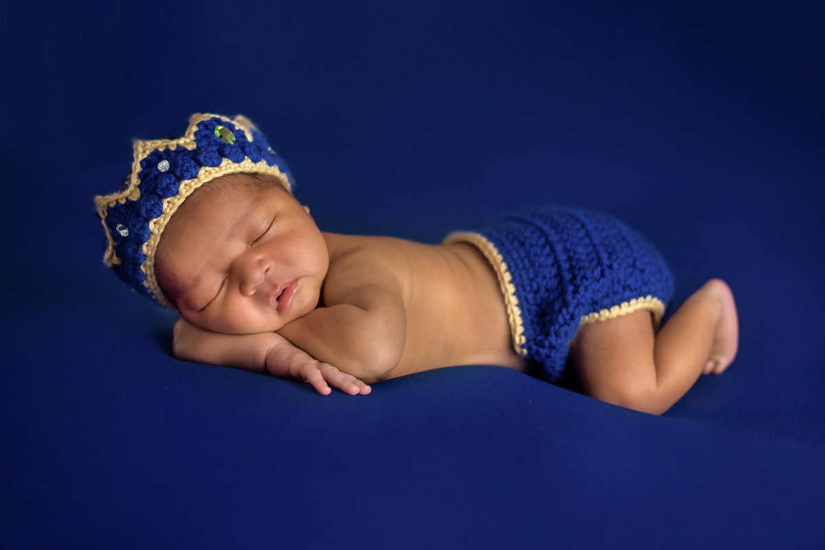 beaimages's tweet photo. Prince Charming has arrived 👑
#newbornsession #newborn #Prince https://t.co/BMuph0Q8LT
