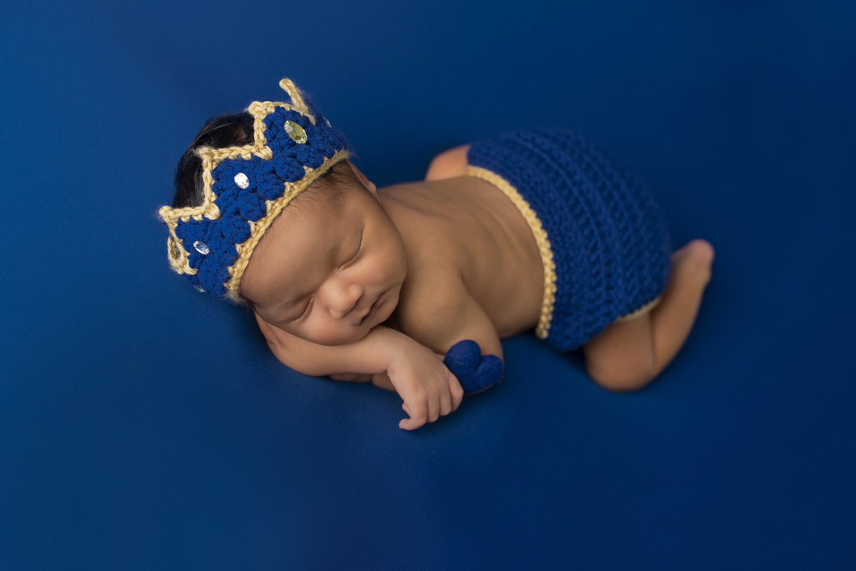 beaimages's tweet photo. Prince Charming has arrived 👑
#newbornsession #newborn #Prince https://t.co/BMuph0Q8LT