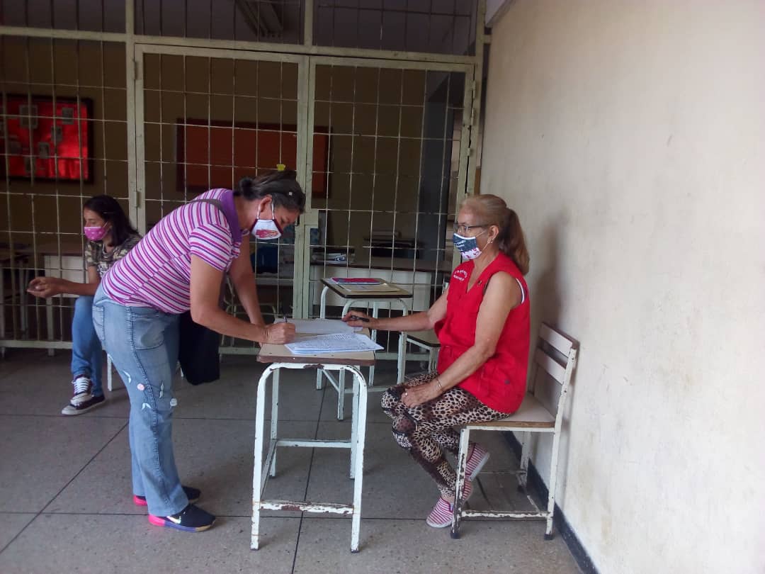 clapfreddybern2's tweet photo. Clap Diputado Freddy Bernal en el simulacro líder de comunidad , líderes calle, fiscal unamujer, comunicador, movilizador, duro para el 6D a recuperar la AN https://t.co/Xu5hORGzTl