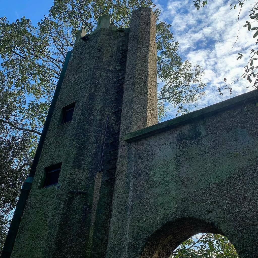 DansLowNotes's tweet image. Water Tower
:
:
#watertower #finchley #architecture #architecturelovers #architecturalphotography #architecturephotography #sensational_architecture  #architecture_view #pocket_architecture
#lookingup_architecture #lookingup #lookingupclub instagr.am/p/CHn_cpaJ7AS/