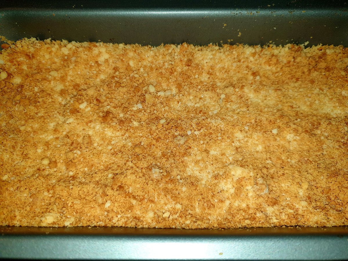 HelenArmet's tweet photo. It may not have been what I'd anticipated making @ColliesandCakes in your Granny's loaf tin but the apple & cinnamon with granola crushed crumble seemed to have worked very well. Thanks again. Hxx Day 36/49 #BreakdownLockdown #Doune https://t.co/TOKN5KdOaX