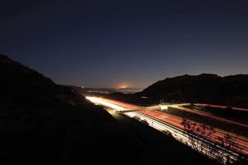 thrillingspree's tweet photo. 2016 #supermoon rising above #SanFernandoValley taken from #SimiValley #rockypeak #118freeway exit https://t.co/rZR5MiXmv8