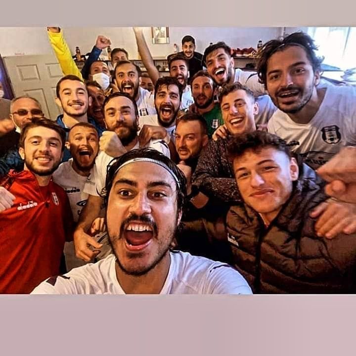 celikyalcin1985's tweet photo. Artvin Hopaspor Pes Etmedi😎

3. Lig 1. Grupta Artvin Hopaspor iki kez geriye düştüğü maçta son dakikalarda bulduğu iki gol ile Alemdağspor'u 4-3 yenerek uzun süre unutulmayacak bir galibiyete imzasını attı 💪✌️💪 https://t.co/rv9XDwZqUr