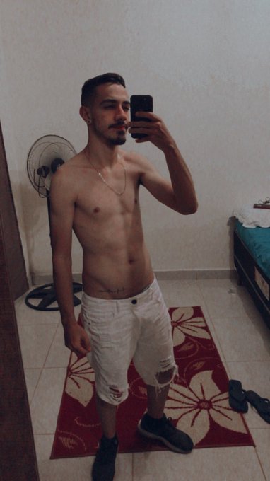 Vote em mim pra ser genro da sua m&atilde;e #VoteLGBTQ https://t.co/zQviaGsjAd<a href="/tag/votelgbtq"class="tags">#VoteLGBTQ</a>