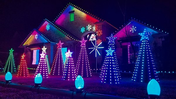 TennysonGuthrie's tweet photo. New artwork for sale! - "Christmas Lights at Bryan Home" - https://t.co/ay8Aj2MZwI @fineartamerica https://t.co/BVmEw6MHyU