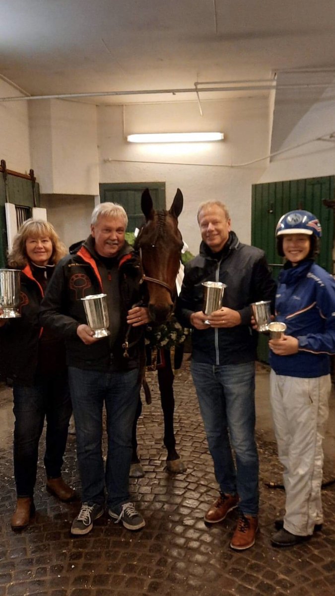 KatarinaRotte's tweet photo. Debut i Guldsammanhang o på vilket sätt han gör det🌟en ära att få äga en sådan kämpe❤️
Sevilla la in en växel till   på upploppet i 
N.J. Koster Memorial
Tack till Jocke o Mathilda Lövgren🤩 https://t.co/gZqUbMa22l