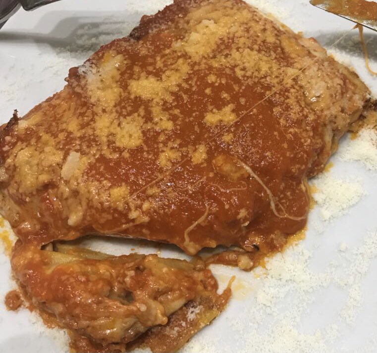 jazminvg's tweet photo. @aragamarrat @xoaleee__ Omggg totalmentee❤️ btw la mejor lasagna que probe en mi vida a la vuelta de la fontana di trevi! No es la mejor foto pero que sabor inolvidable 😱 https://t.co/OV9xYlM5y5