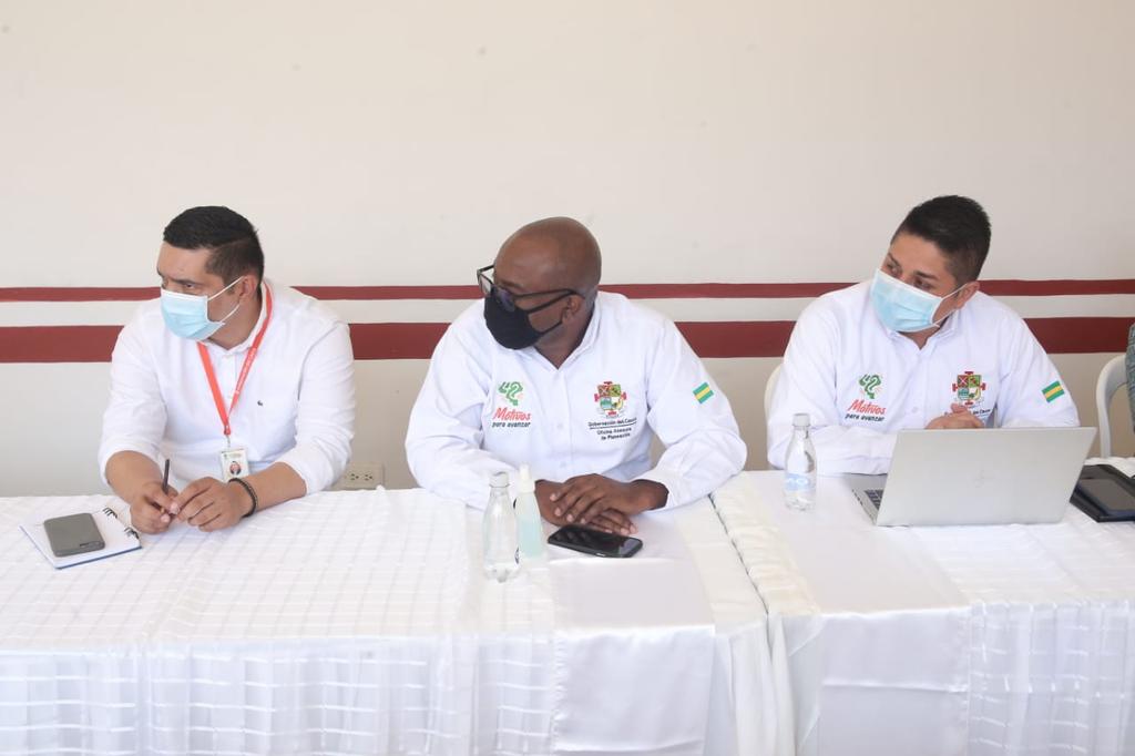 LarrahondoElias's tweet photo. 1. Desarrollamos encuentro con @karenabudi @Ministerio_TIC, Senadores de la República, Representantes a la Cámara y Alcaldes municipios PDET, en donde se anuncia inversión para disminución de la brecha digital mediante implementación de Centros Digitales Rurales en el @DepCauca. https://t.co/hoZ2yznbus
