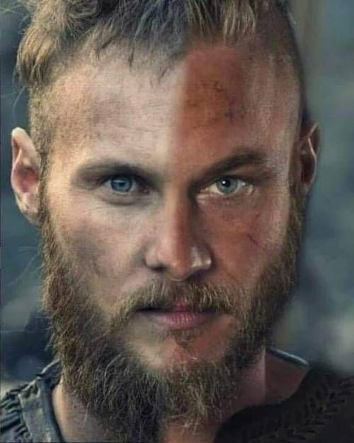 Il a toute les qualités de Ragnar en lui, sa diplomatie mais il aime aussi se battre (pas inutilement). Il possède aussi une curiosité pour les cultures tout comme son père