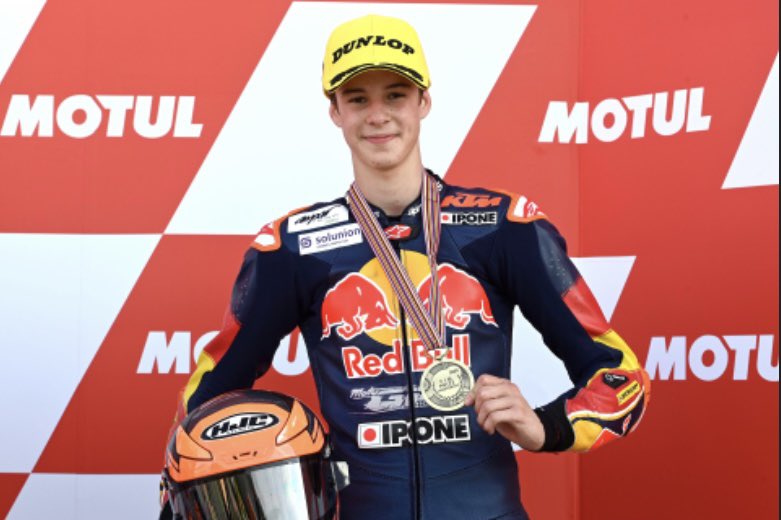 IvanOrtola48's tweet photo. 3º EN LA CLASIFICACIÓN FINAL DE LA REDBULL MOTOGP ROOKIES CUP‼️🔥
.
.
Muchas gracias @RB_Rookies_Cup por este gran año en el que he aprendido mucho.
.
.
@AsparTeam @ridersmanager @KSBsport @alpinestars https://t.co/zN5onMlmHB