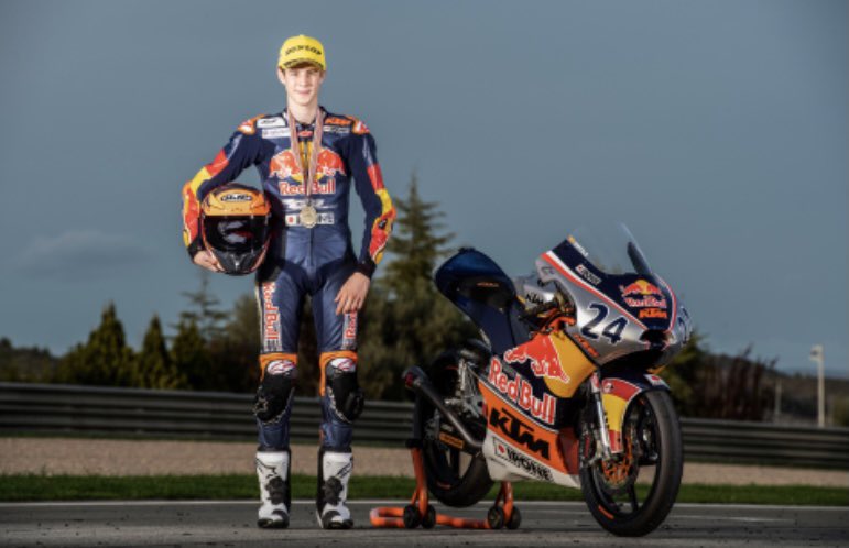 IvanOrtola48's tweet photo. 3º EN LA CLASIFICACIÓN FINAL DE LA REDBULL MOTOGP ROOKIES CUP‼️🔥
.
.
Muchas gracias @RB_Rookies_Cup por este gran año en el que he aprendido mucho.
.
.
@AsparTeam @ridersmanager @KSBsport @alpinestars https://t.co/zN5onMlmHB