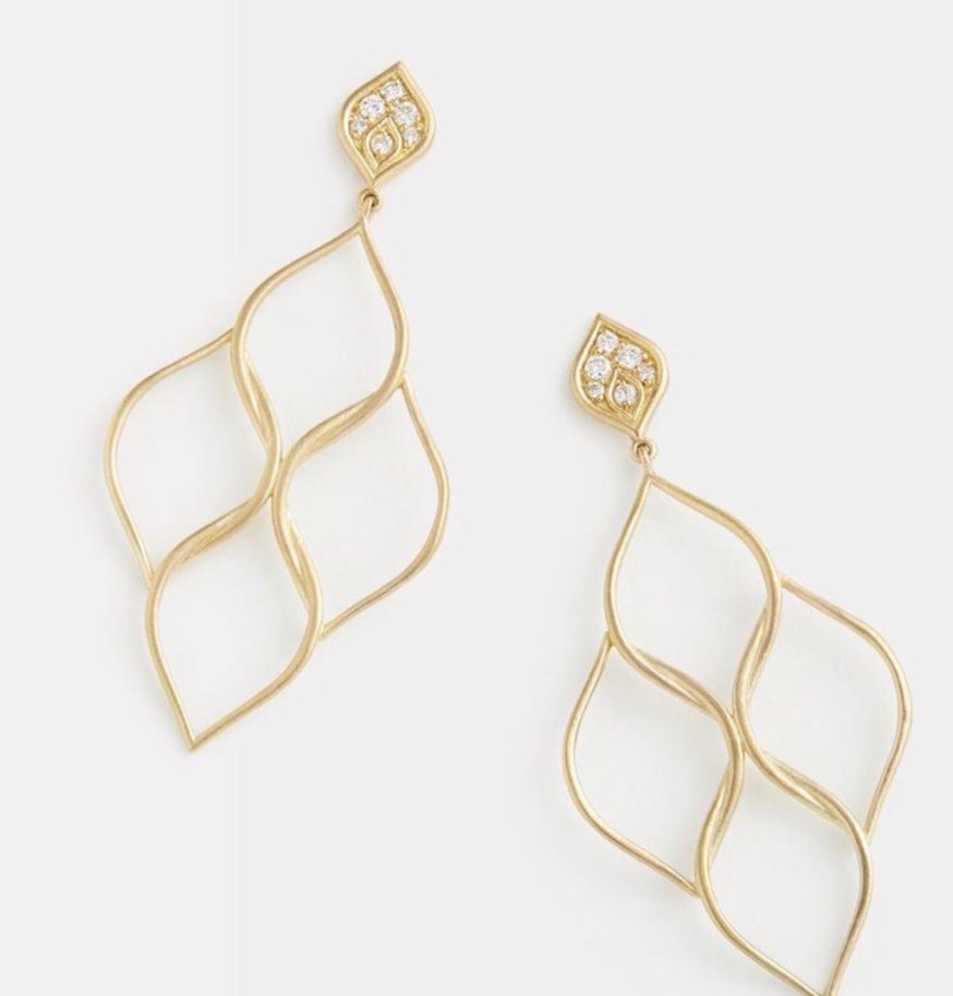 SpecialtyShops's tweet photo. Turns out all that glitters is gold! ✨ We’re making our holiday wishlist at Elizabeth Bruns Inc. These gorgeous earrings are at the top of our wishlist! #SpecialtyShopsSouthPark https://t.co/3ClPAn6C9n