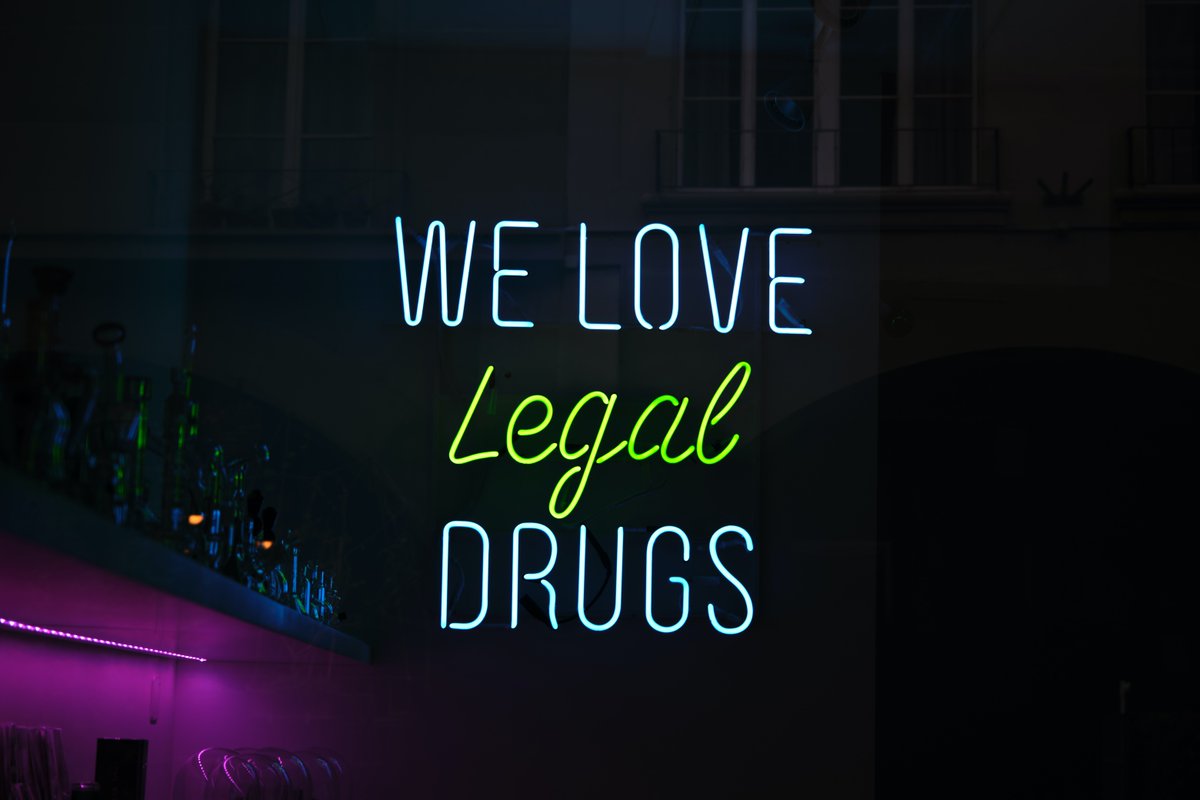 EcannApp's tweet image. Marijuana  LEGALIZATION next month 🤔🌿?
US House is set to vote Bill that would change everything?
-Legalizes marijuana👮
-Decriminalize cannabis
BUT!👉 
There are some hidden regulations!

Learn more:

bit.ly/2Uoch3L 

#marijuana #cannabis #weed #cannabiscommunity
