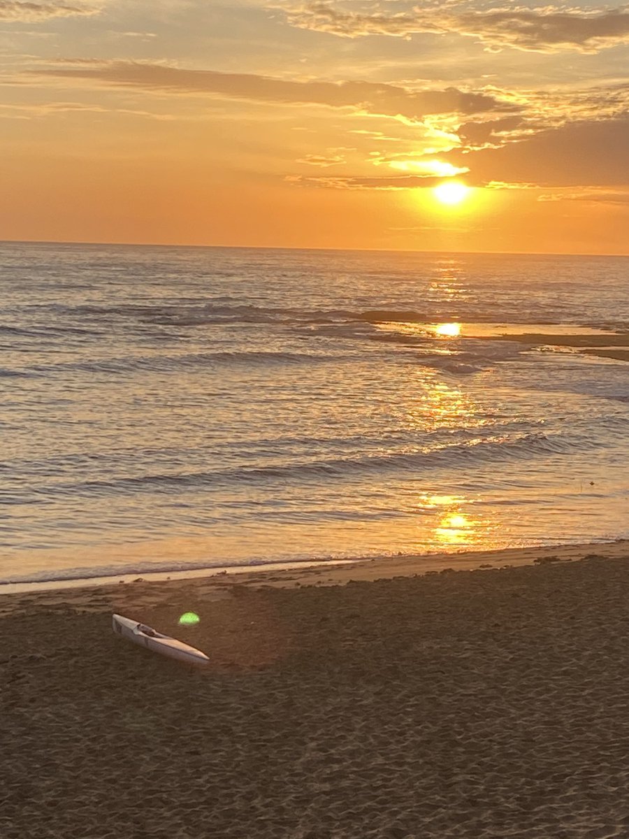 DermotMcCann's tweet photo. Good morning! Unapologetically posting more #sydney #sunrises! Have a great week everyone. 🙏 https://t.co/anXNqxrg25