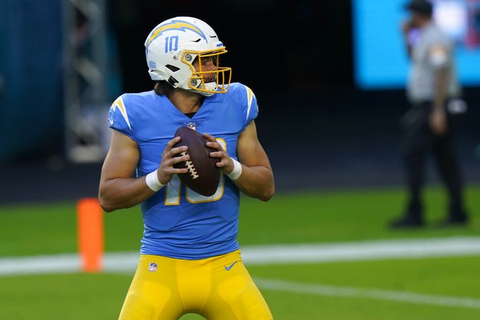 NFLUKIRE's tweet photo. Which of these 🔥 uniforms do you prefer?

🔁 @MiamiDolphins throwbacks
❤️ @Chargers powder blue &amp; gold

📺 @SkySportsNFL https://t.co/BqL4KrPIHt