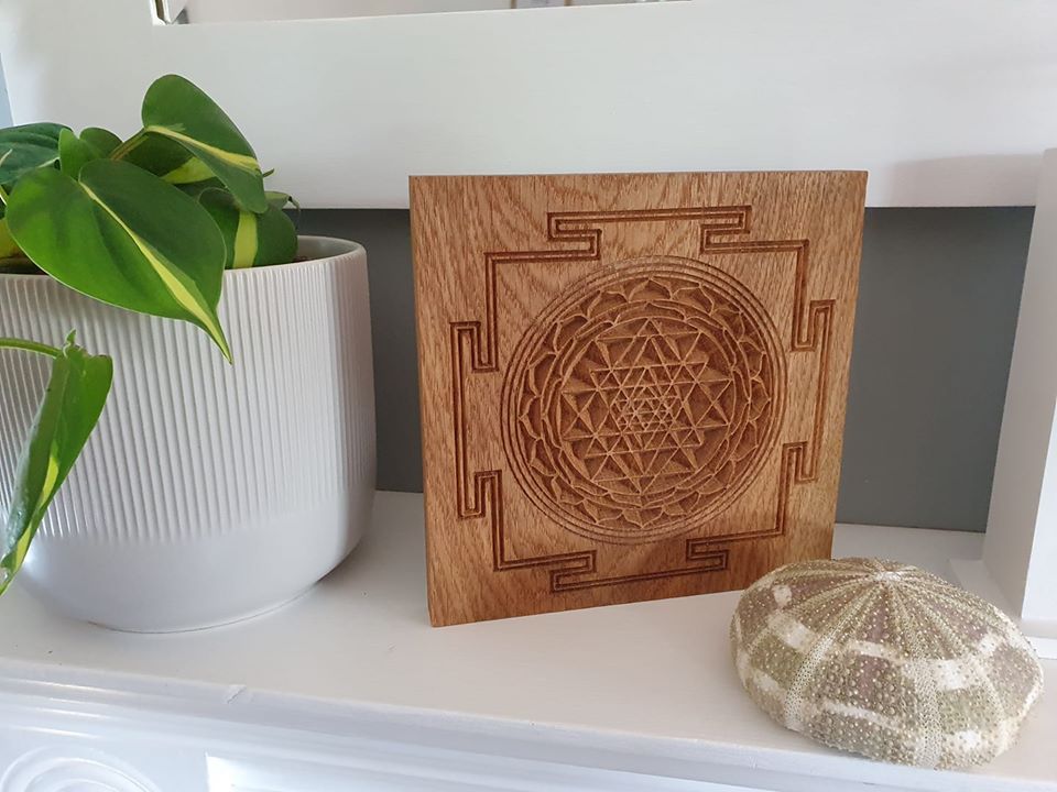 AlbaGifts's tweet photo. Here is a beautifully intricate #SriYantra carving which is carved from a single piece of solid oak.

#tbchdirect #woodworking #CraftBizParty #handmade #holistic #tbch #giftideas 

https://t.co/mEuDgD78Ep https://t.co/Ik4cG2IFmb