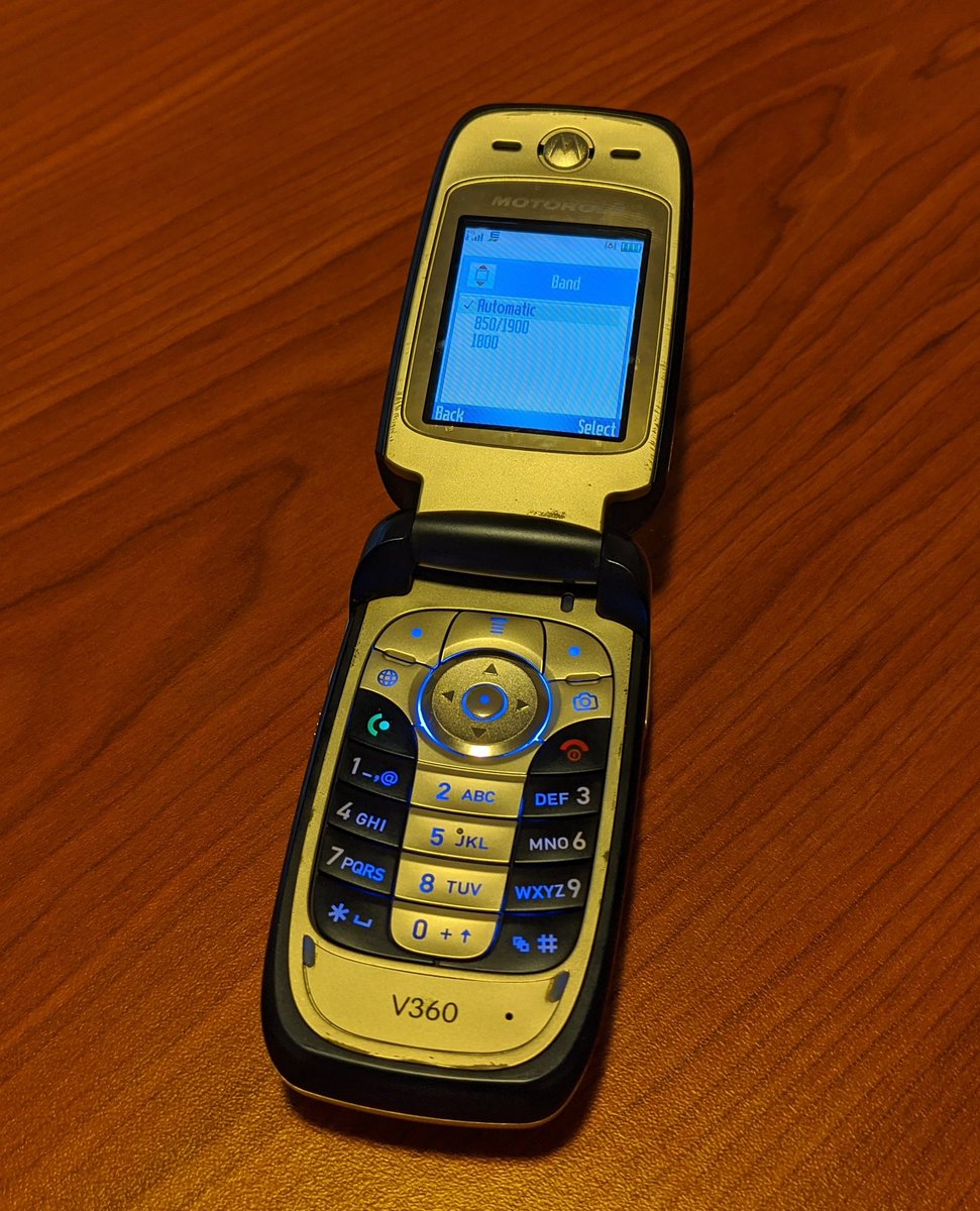MobileKeepers's tweet photo. Motorola V360 GSM 850/1800/1900 MHz
Released in 2005 Q1
This phone had another version with GSM 900/1800/1900 MHz radio frequency unit.
#motorola #hellomoto #mobile #phone #rogerswireless #canada🇨🇦 #retrophone #cellphonecollector #mobilekeepers #phonekeepers https://t.co/e4ySjCZAil
