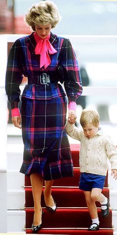 Shimmying towards the Dynasty Di color palette (but not yet the big shouldered silhouettes and Big Chic Catherine Walker gown shapes)