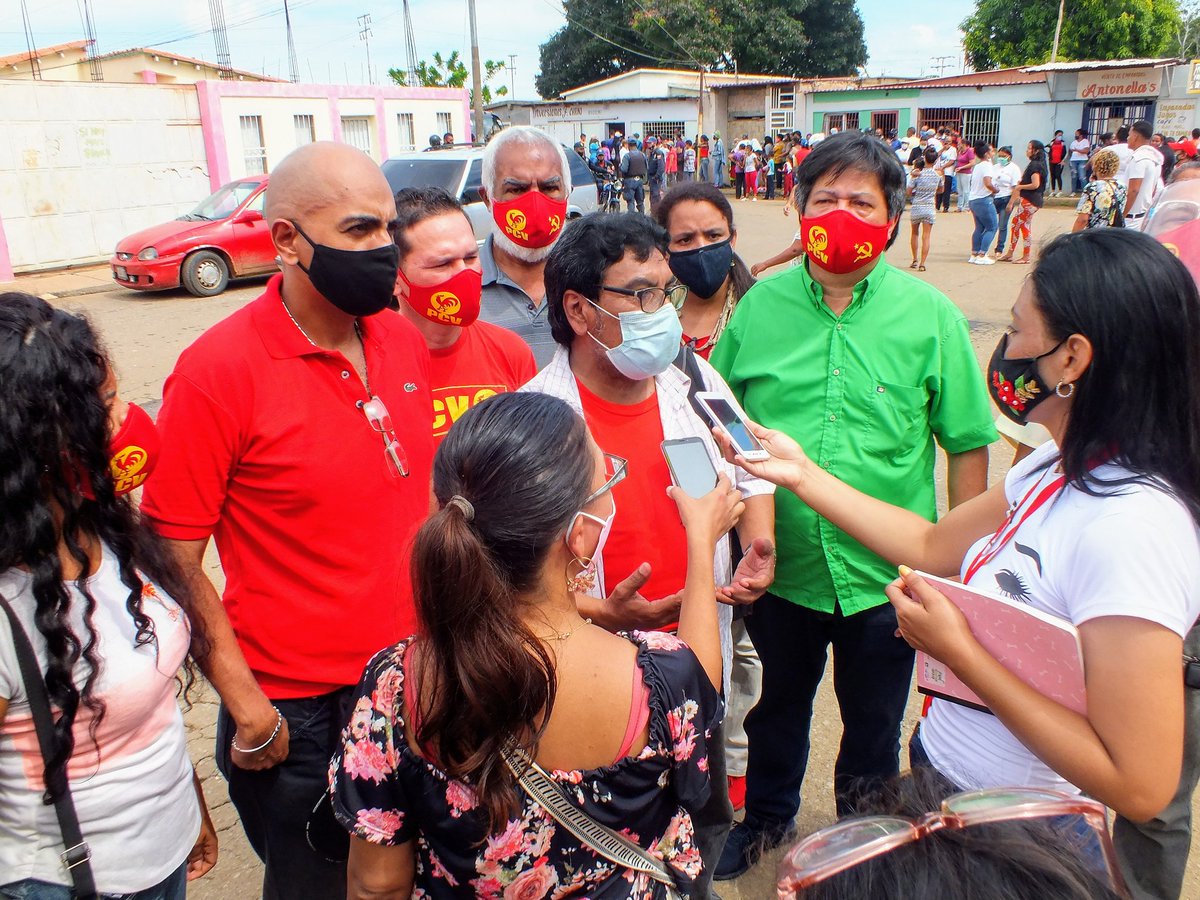 _TribunaPopular's tweet photo. Desde Falcón, el secretario general del #PCV @Figuera_PCV participó en el #Simulacro2020 de cara a las elecciones del 6-D cuando el movimiento popular revolucionario elija a las y los candidatos de la #AlternativaPopularRevolucionaria 

#VotaPCV  #OtroGalloCantará https://t.co/BtPyMdjQNo
