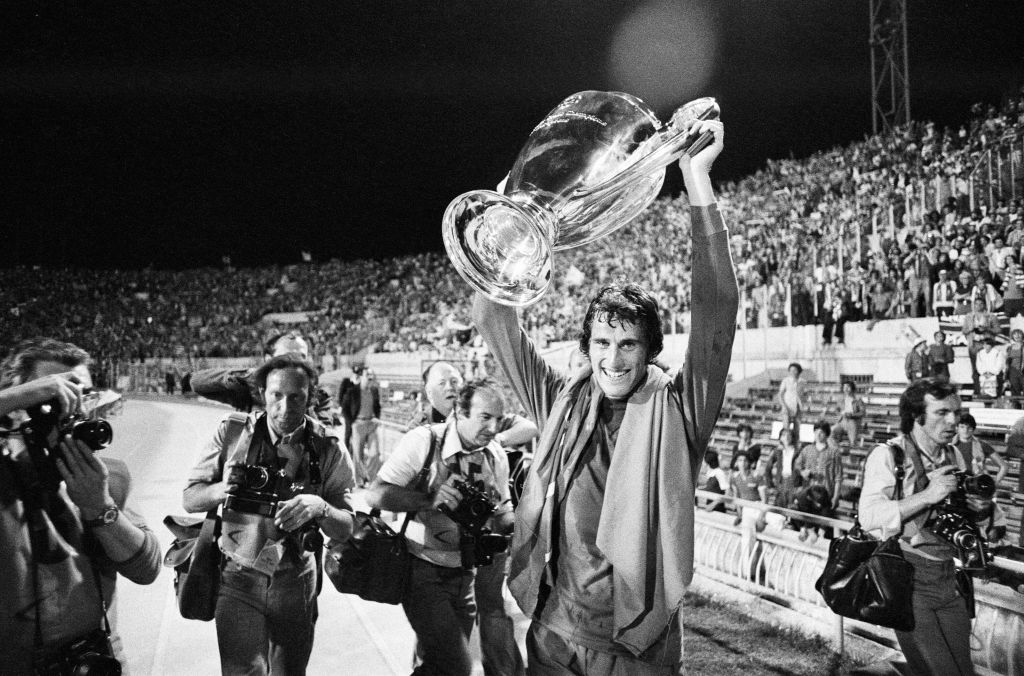 BBCSport's tweet image. 'One of the most significant figures in the history of Liverpool Football Club'.

England, Liverpool and Spurs legend Ray Clemence has passed away.

@philmcnulty remembers one of the finest goalkeepers of the post-war generation.

👉 bbc.in/36GSylR

#bbcfootball