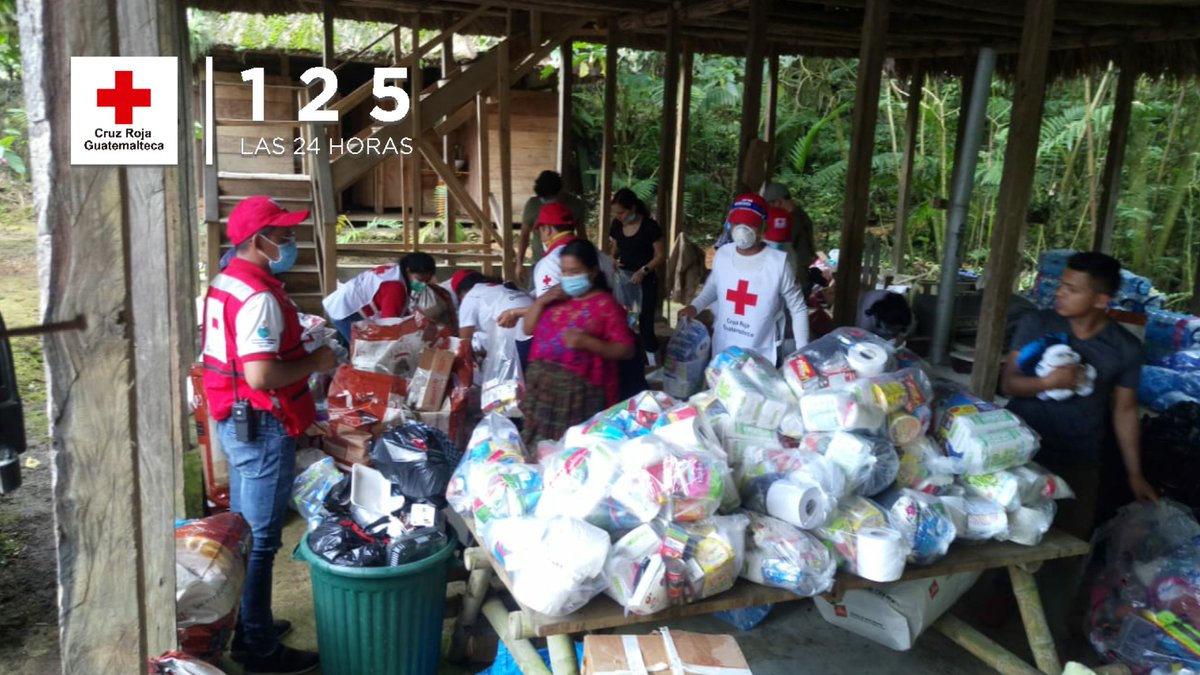 CruzRojaGT_'s tweet photo. #OperacionETA 🚨
#CruzRojaGT entrega Ayuda Humanitaria a familias de Aldea Mexabaj en San Cristóbal, Alta Verapaz, afectadas por los incidentes causados por el paso de la #DepresiónTropicalETA. https://t.co/OAYx18nIVS