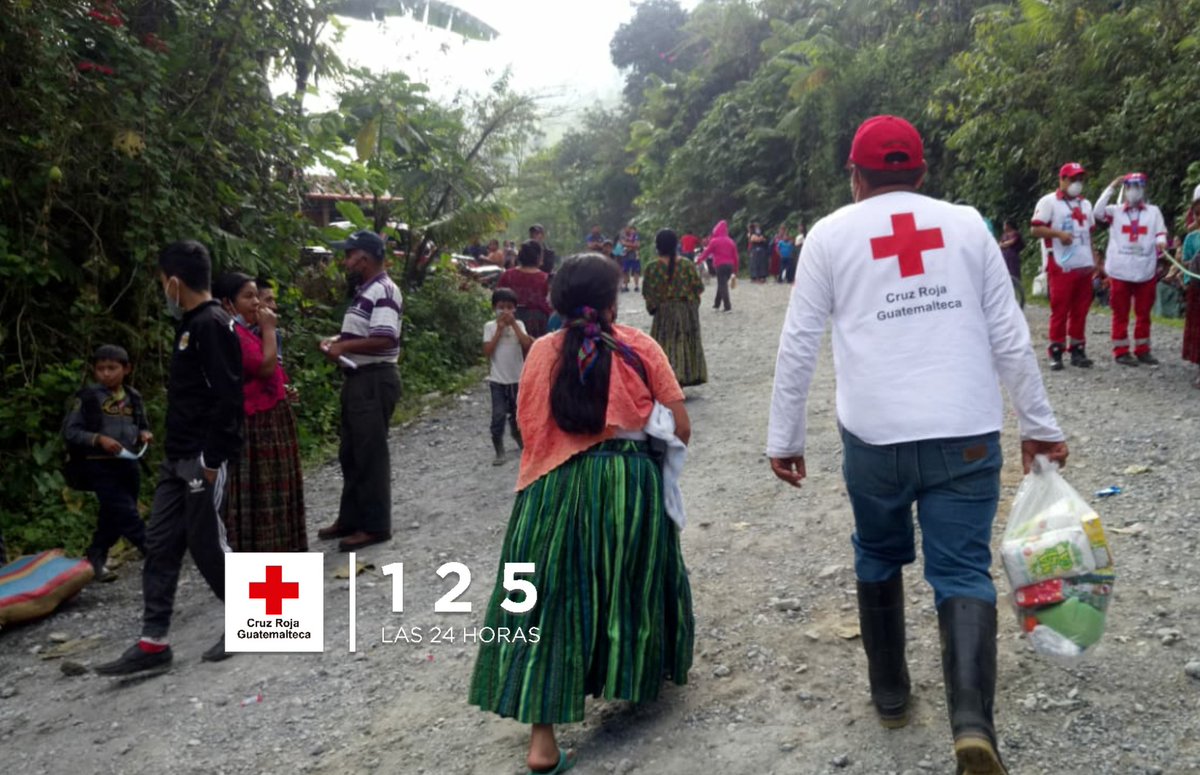 CruzRojaGT_'s tweet photo. #OperacionETA 🚨
#CruzRojaGT entrega Ayuda Humanitaria a familias de Aldea Mexabaj en San Cristóbal, Alta Verapaz, afectadas por los incidentes causados por el paso de la #DepresiónTropicalETA. https://t.co/OAYx18nIVS