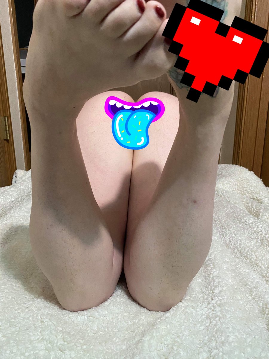 2nakednerds's tweet photo. See me uncensored on #onlyfans! #footfetish #ass #pussy #sellingcontent https://t.co/rpzuB4e6mr