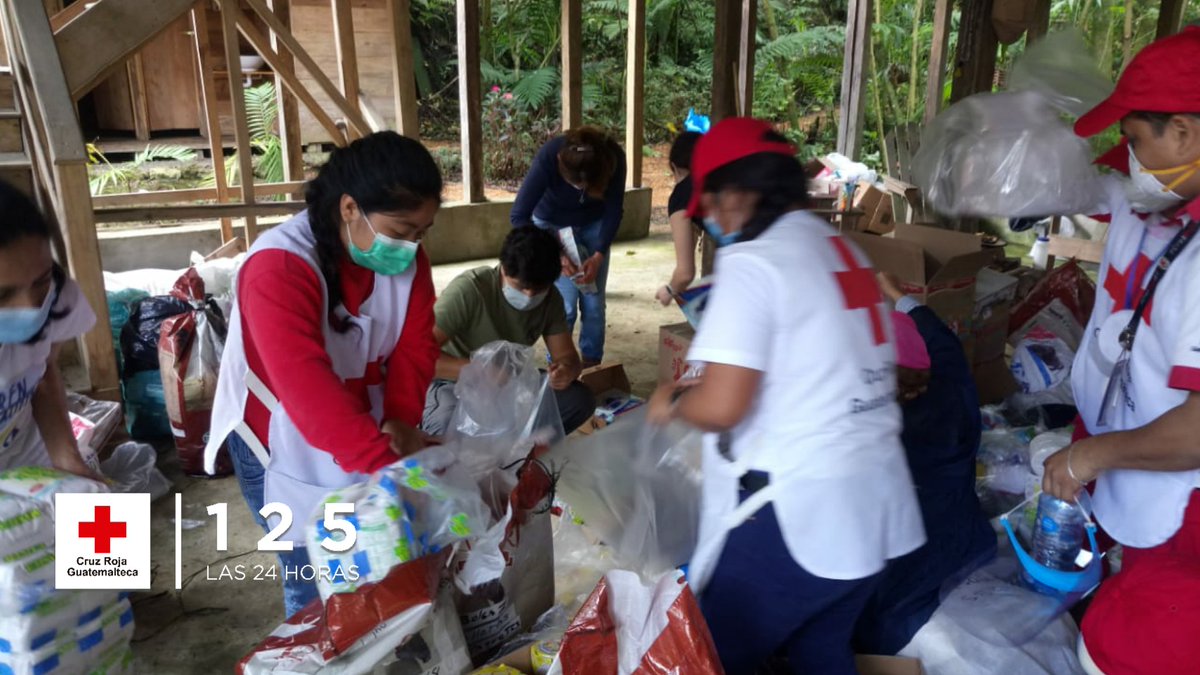 CruzRojaGT_'s tweet photo. #OperacionETA 🚨
#CruzRojaGT entrega Ayuda Humanitaria a familias de Aldea Mexabaj en San Cristóbal, Alta Verapaz, afectadas por los incidentes causados por el paso de la #DepresiónTropicalETA. https://t.co/OAYx18nIVS