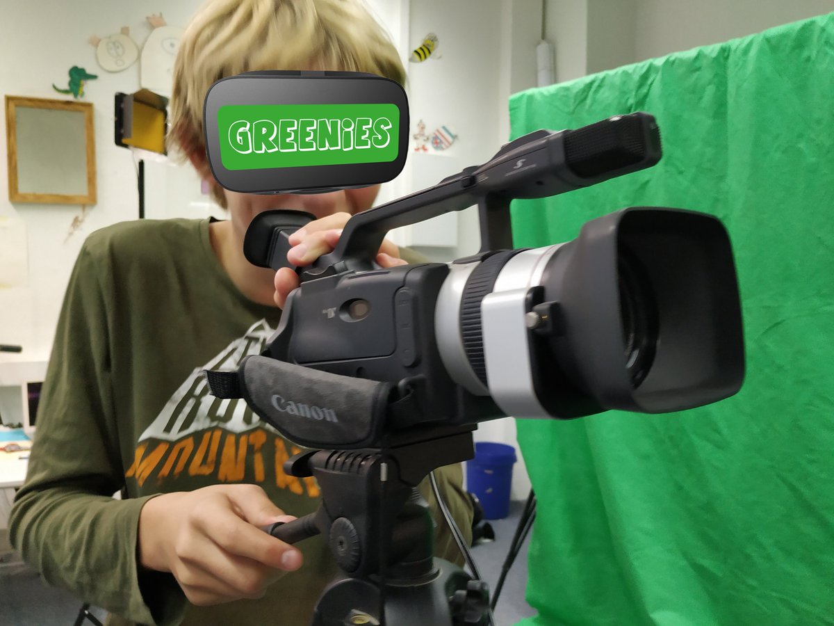 greenieverse's tweet photo. Feuer frei! Dies ist eine alte Canon Mini DV Camcorder Kanone. Peng!!! 📹 https://t.co/FDCb5HQba5