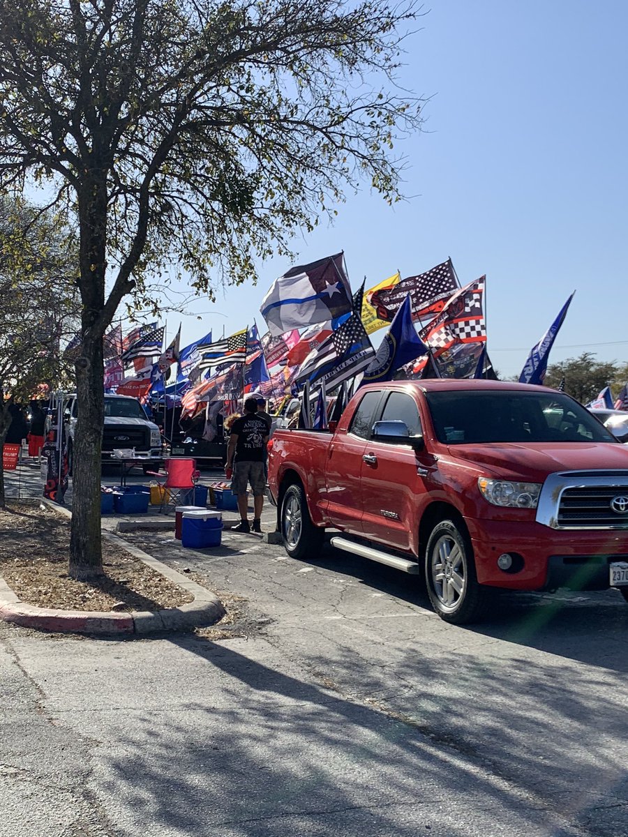 NYStaceyInTX's tweet photo. Massive #TrumpParade in #SanAntonio for our President #StopTheSteal #DriveFor45 We Love You 🇺🇸
#KeepFighting @realDonaldTrump @DonaldJTrumpJr @IvankaTrump @EricTrump @LaraLeaTrump @CLewandowski_ @RudyGiuliani @LLinWood @JennaEllisEsq @charliekirk11 @charliekirk11 @Breaking911 https://t.co/z9WJ6yFw1Y