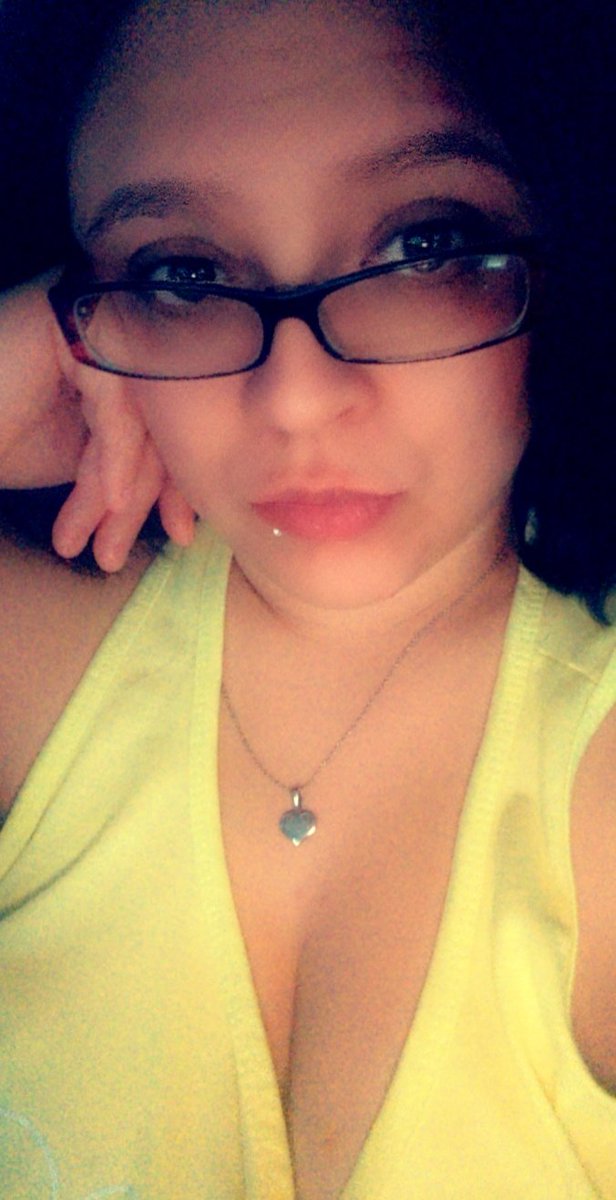 BeatriceMel1's tweet photo. Mama's bday is in a few days! Who wants to spoil me?! 
#goddess #sendmemoney #spoilme #FindomBrat #FinDom #pussy #sexygoddess #thic https://t.co/n17NjEdBbC