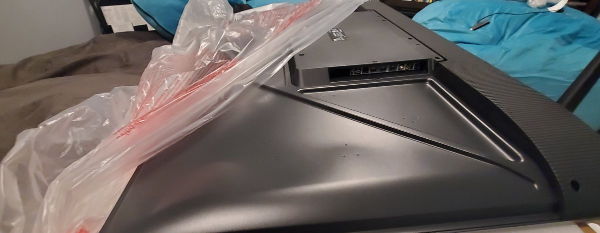 chipisthisguy's tweet photo. Brought this TV home to find it was damaged at the store. The Myrtle Beach @Walmart told us there are no more and they could only refund us because it was a pre-Black Friday sale. Three wasted hours and the lesson not to risk shopping at #Walmart https://t.co/nepG2Dqx5u