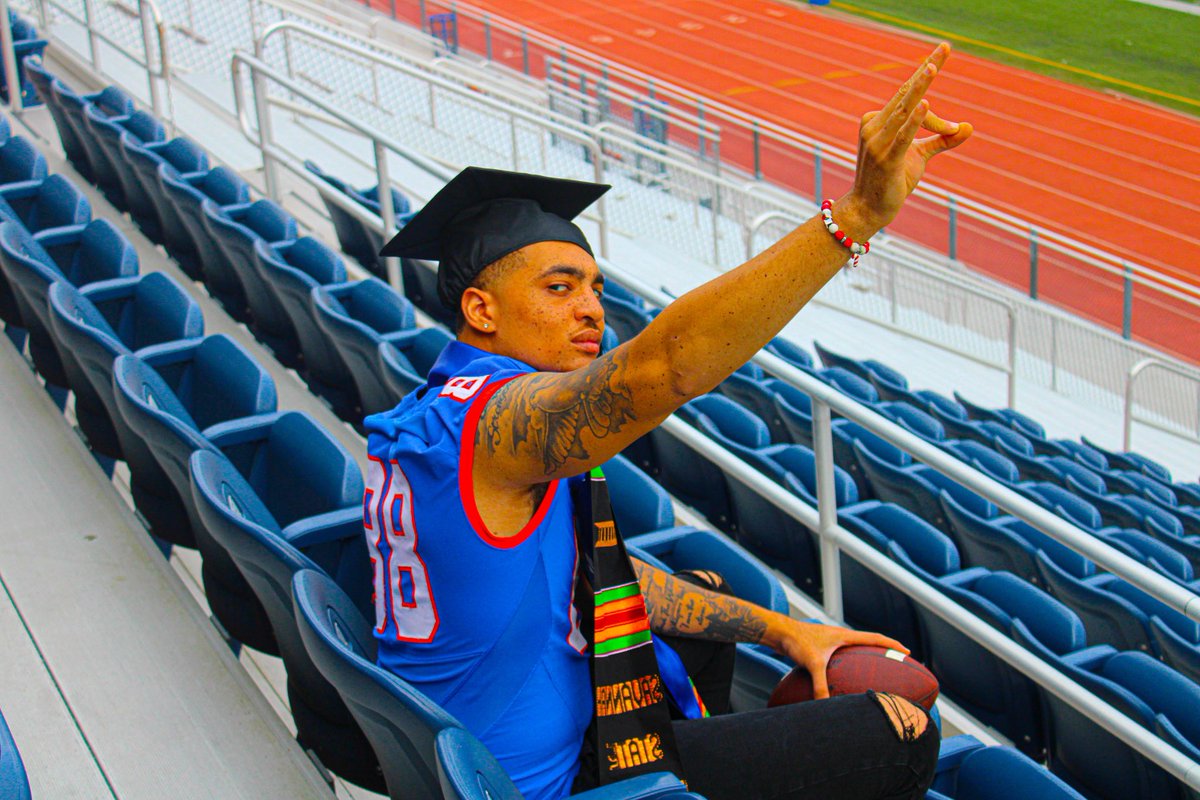 _cwil88's tweet photo. Promised you I would finish Mama 🏁💪🏽 #6days #gradszn https://t.co/kTOcWVzi7Q